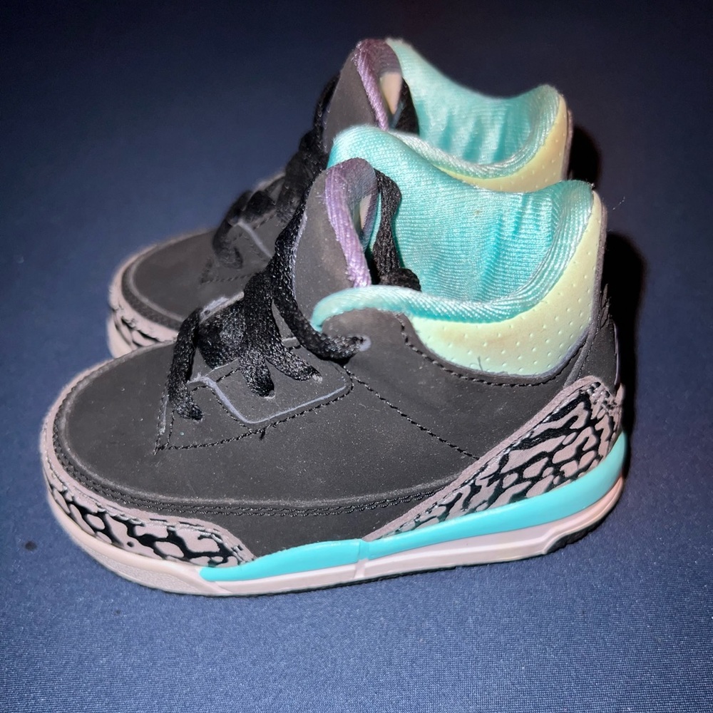 Air Jordan 3’s - Picture 2 of 3